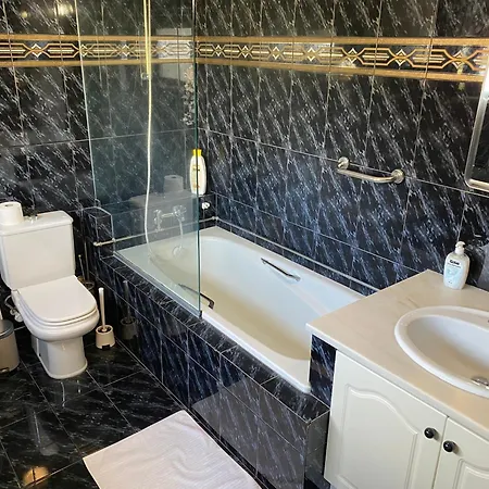 Half Way Lisbon - Porto Guest house