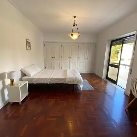 Half Way Lisbon - Porto Guest house *