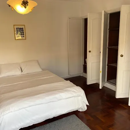 Half Way Lisbon - Porto Guest house *